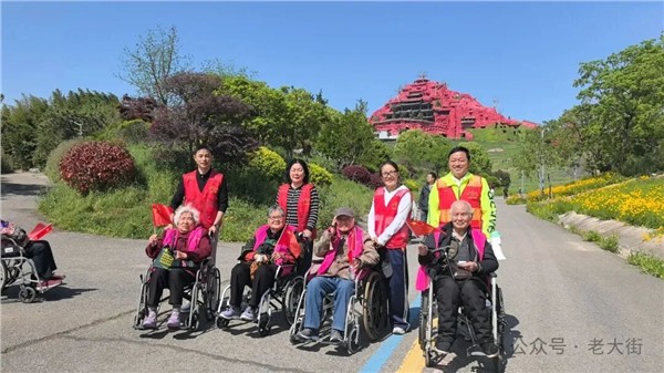 杨晓培：从火车司机到志愿一线   无私情怀续写人间大爱——记蚌埠市心连心志愿者协会会长张红卫